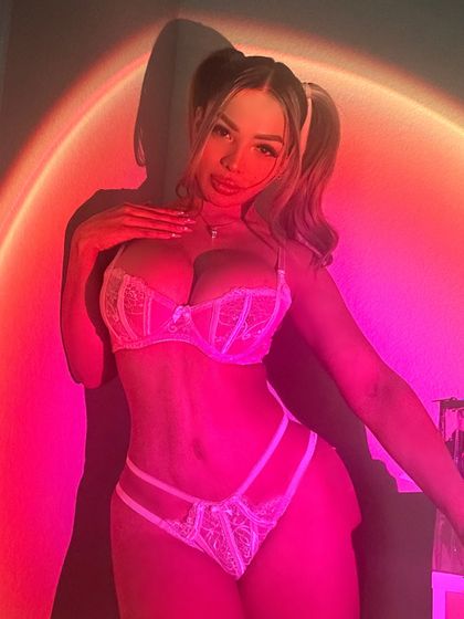 emmeline_glam OnlyFans picture