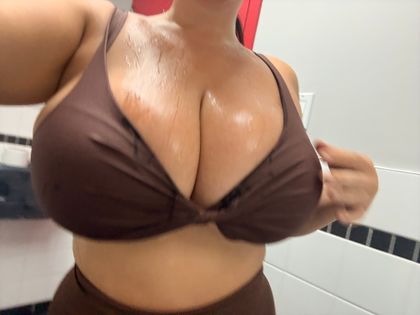 roxnour OnlyFans picture