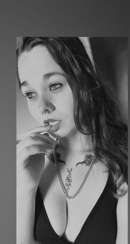 mid-mistress OnlyFans picture