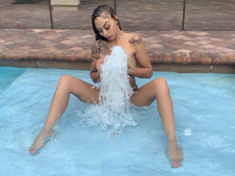 perlerozay OnlyFans profile picture