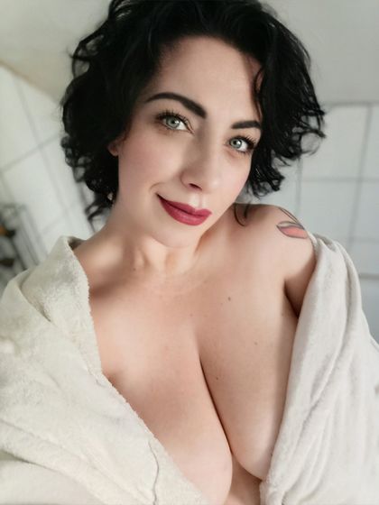 curvyemeraldwitch OnlyFans picture