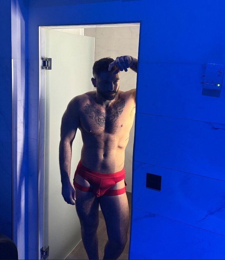 aaronarcos OnlyFans profile picture
