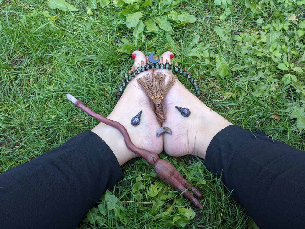 witchymomfeet OnlyFans profile picture
