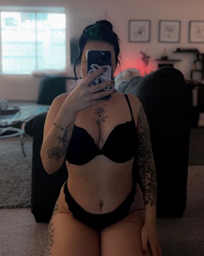 kikigoddexx OnlyFans picture
