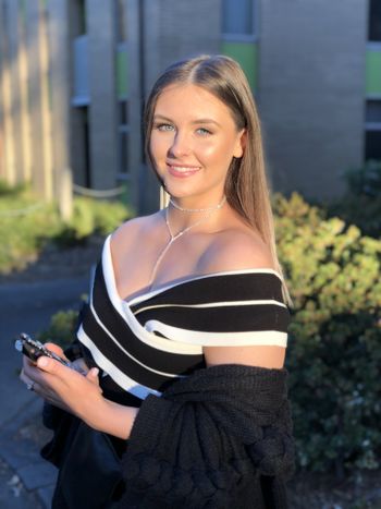 ellabooty OnlyFans - Free Trial - Photos - Socials | FansMetrics.com