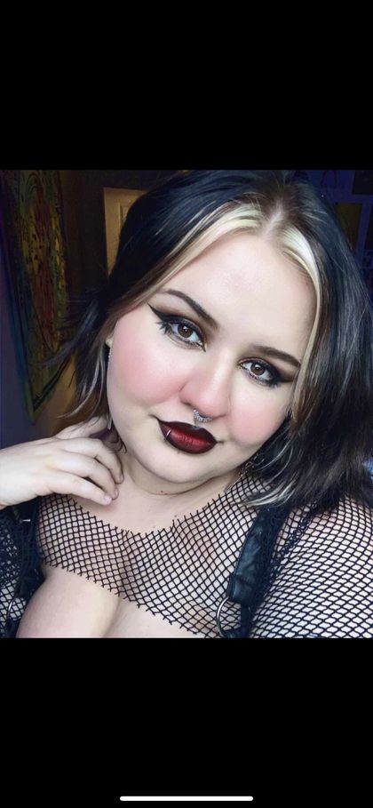 curvygothgal OnlyFans picture