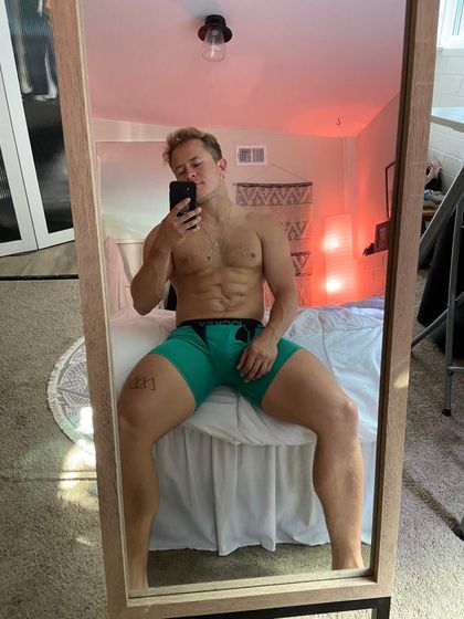 Best Hot Andyashton OnlyFans Accounts with discounted price  