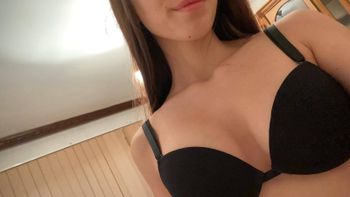 xo.nia OnlyFans - Free Trial - Photos - Socials | FansMetrics.com