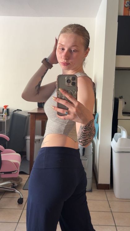 v.ctoria04 OnlyFans picture