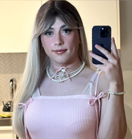 ellarosexxo OnlyFans picture