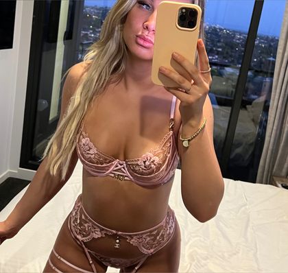 elliehowden OnlyFans picture