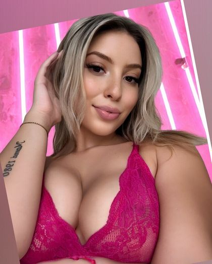 zaradaily OnlyFans picture