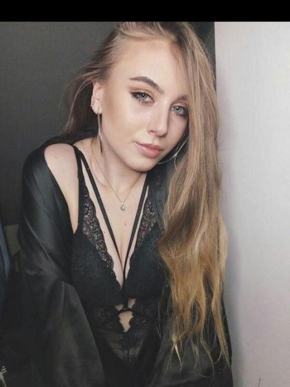 hollycluevip OnlyFans picture