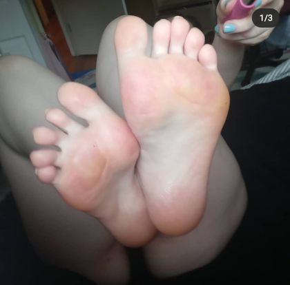 feet.by.v OnlyFans picture