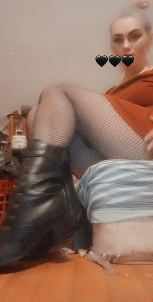 roseychecks69 OnlyFans profile picture