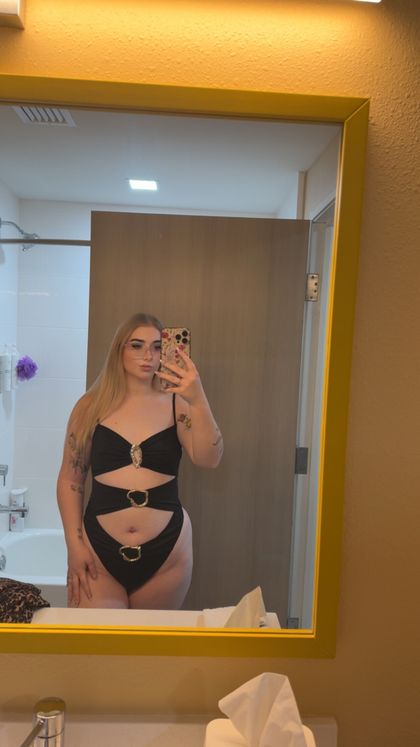 katieblu OnlyFans picture
