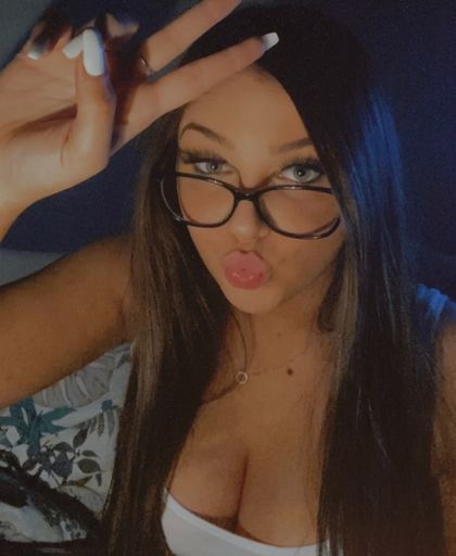 bustykendall OnlyFans picture