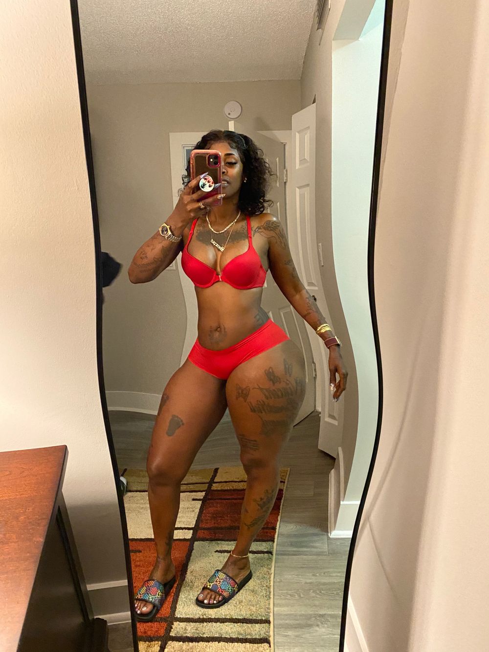 lesbifriendz OnlyFans profile picture