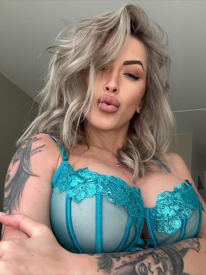 r.julya OnlyFans picture