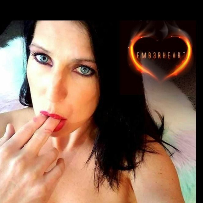 emb3rheart OnlyFans profile picture