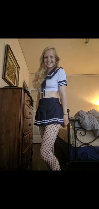 smokingstrawberry OnlyFans picture