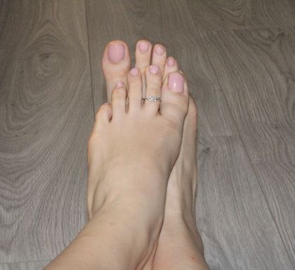 shy.feeet OnlyFans picture