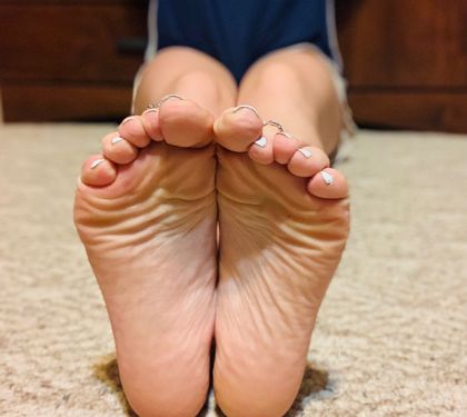 petite-f33t OnlyFans picture