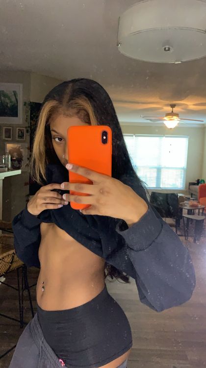 mllygrlwrld OnlyFans picture