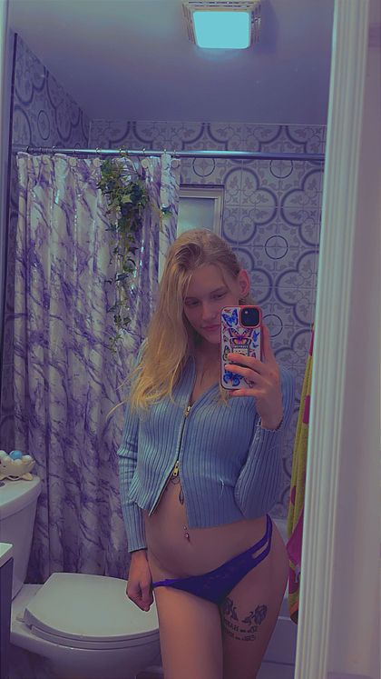 issayagurl OnlyFans picture