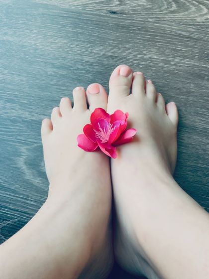 pinkpetitefeet8 OnlyFans picture