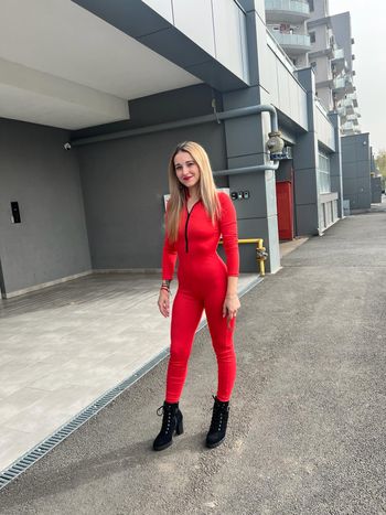 Blonda seducătoare