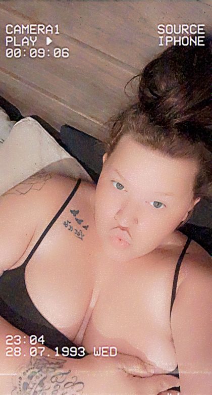queensarah19_ OnlyFans picture
