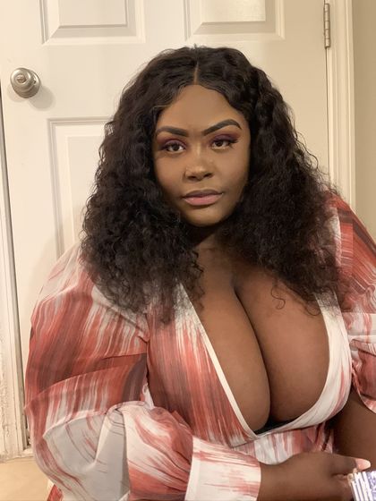 curvesandkissess OnlyFans picture
