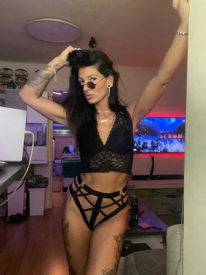 julialaesmeralda OnlyFans picture