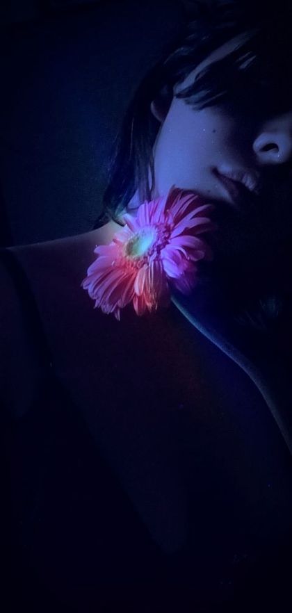 elazuniga OnlyFans picture