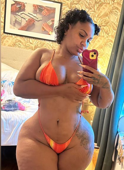 esmy_v OnlyFans picture