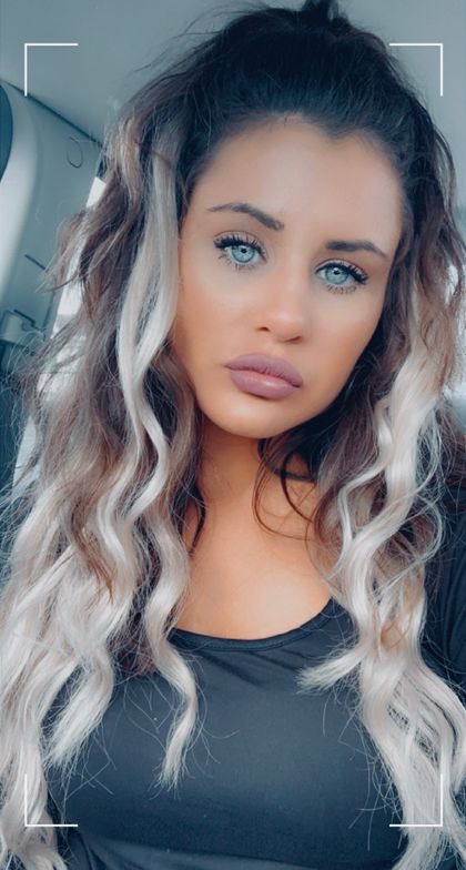 Best Hot Glasses OnlyFans Accounts | FansMetrics.com