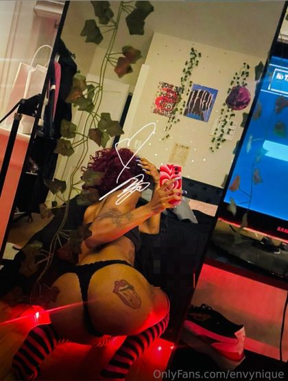 envynique OnlyFans picture