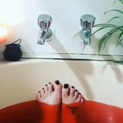 barefootbatbabe OnlyFans picture