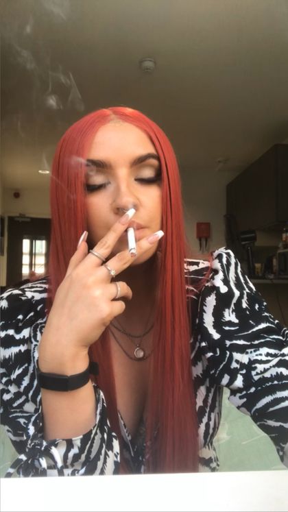 saffron_smokes2 OnlyFans picture