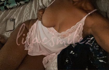 lilacsmilez OnlyFans picture
