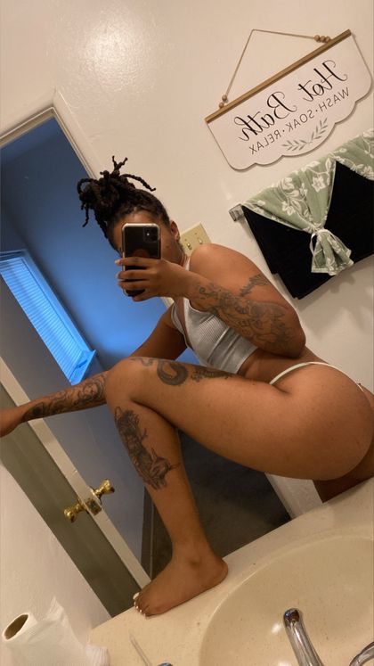 onnieuntamed OnlyFans picture