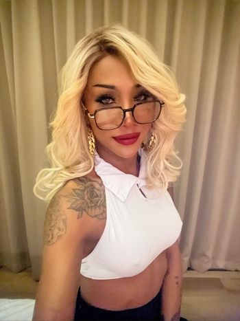 Olivia so hot