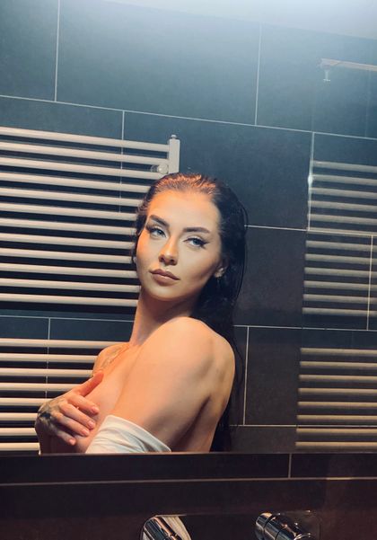 mereladriana OnlyFans picture