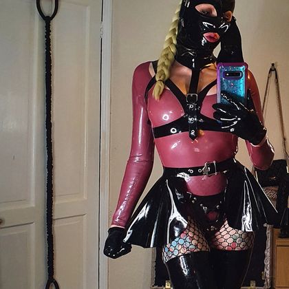 latexloverlaura OnlyFans picture