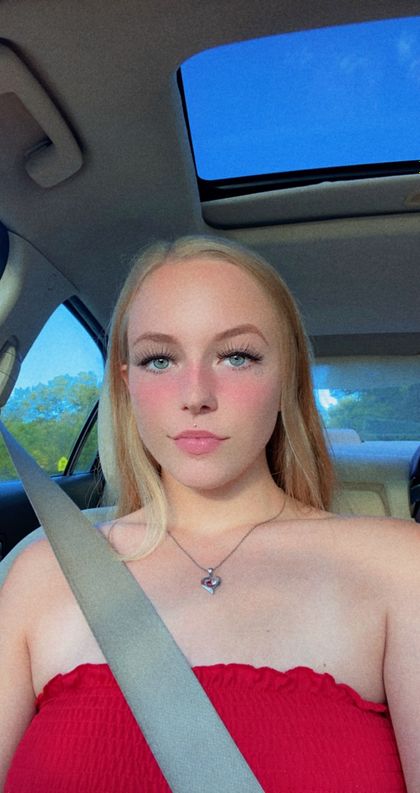 luvv.violet OnlyFans picture
