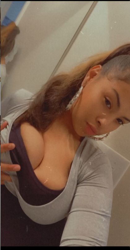 uni12 OnlyFans picture