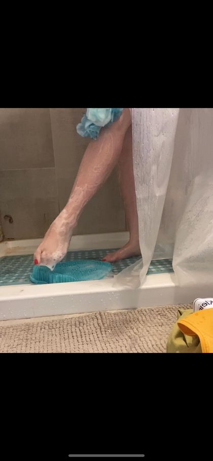 laineylotsofsocks OnlyFans picture