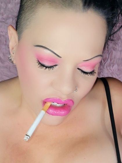 thesmokingfetishgoddess OnlyFans picture