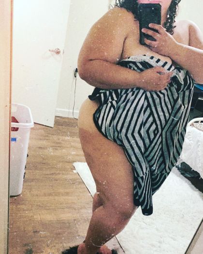 curvyqueenbee OnlyFans picture